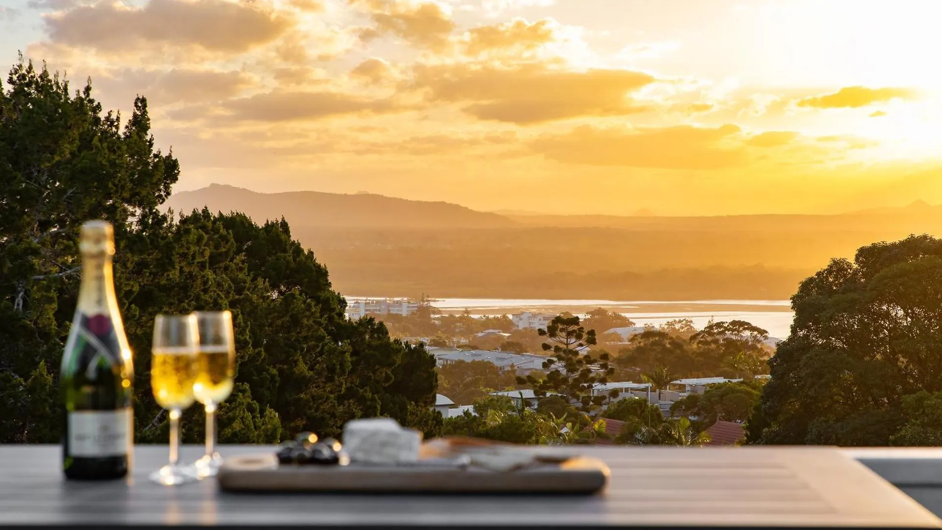 Villa White Cove Retreat, Noosa Heads